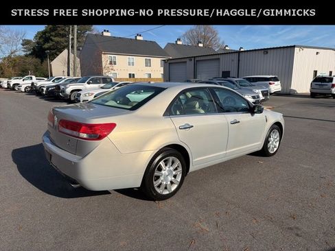 Used 2010 Lincoln MKZ image 3
