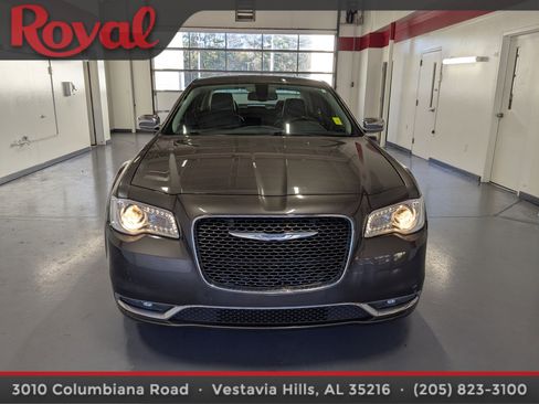 Used 2018 Chrysler 300 Limited image 6