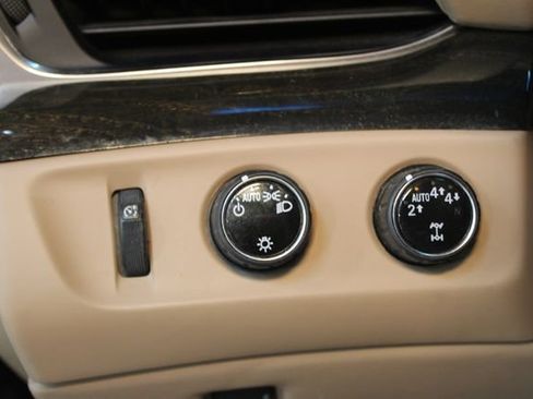 Used 2018 Cadillac Escalade Platinum AWD/4WD image 24