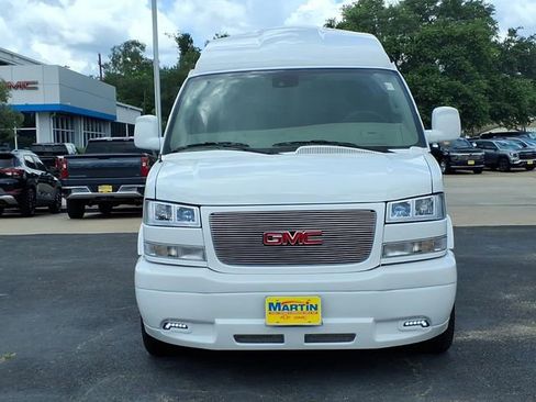 Used 2026 GMC Savana 2500 w/ Driver Convenience Package RWD image 2