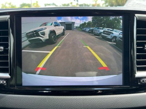 Used 2024 Chrysler Pacifica Touring-L FWD image 37