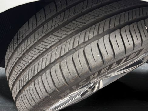 Used 2025 Genesis GV80 3.5T e-SC AWD/4WD image 41