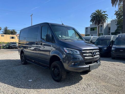 Used 2024 Mercedes-Benz Sprinter 2500 image 3