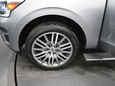 Used 2022 Ford Expedition Limited image 25