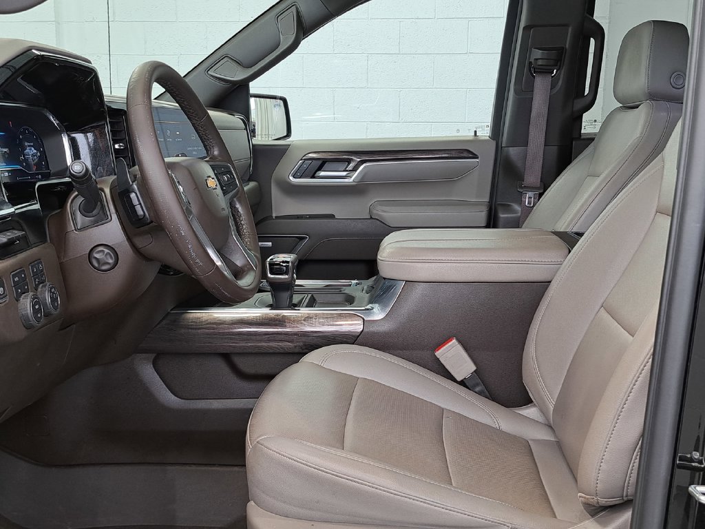 Used 2025 Chevrolet Silverado 1500 LTZ w/ LTZ Premium Package AWD/4WD image 22