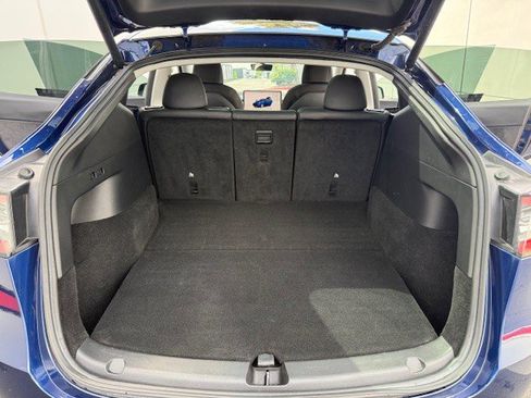 Used 2022 Tesla Model Y Long Range image 16