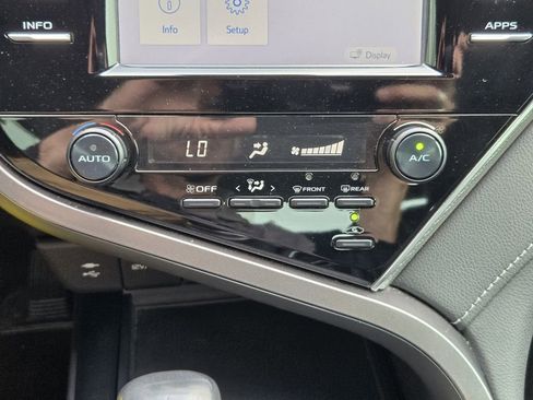 Used 2018 Toyota Camry SE image 13