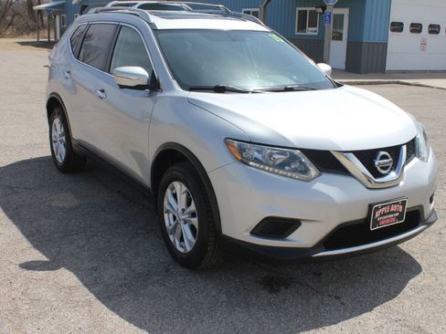 Used 2015 Nissan Rogue SV w/ SV Premium Package image 4