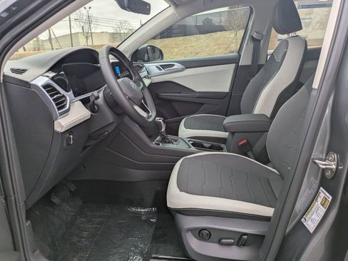 New 2026 Volkswagen Taos SE image 20