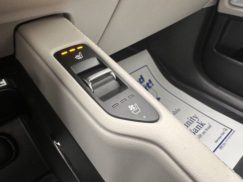 Used 2022 Kia Telluride EX image 17