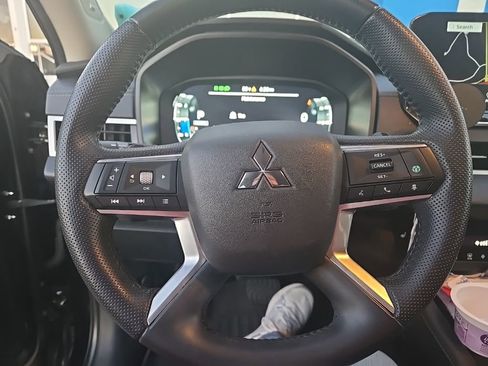 Used 2024 Mitsubishi Outlander SE image 6