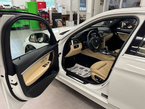 Used 2017 BMW 330i xDrive Sedan AWD/4WD image 12