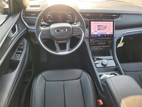 New 2025 Jeep Grand Cherokee Limited image 9