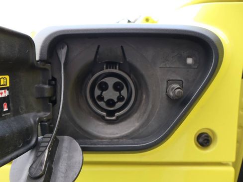 Used 2024 Jeep Wrangler Unlimited AWD/4WD image 7