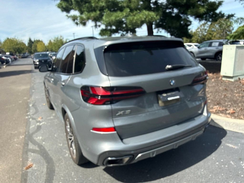 Used 2025 BMW X5 xDrive40i w/ M Sport Package AWD/4WD image 11
