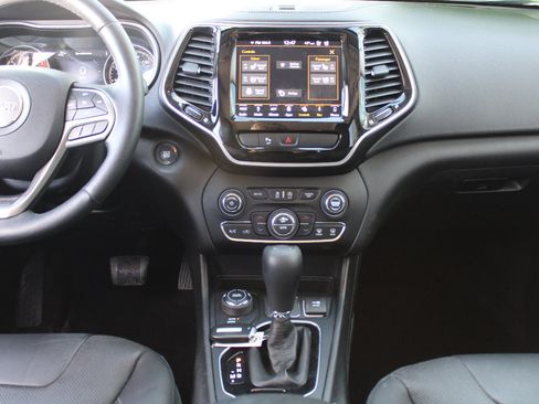 Used 2019 Jeep Cherokee Limited w/ Luxury Group image 18