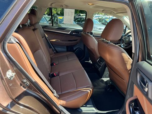 Used 2019 Subaru Outback 3.6R Touring AWD/4WD image 12