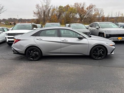 New 2026 Hyundai Elantra SEL Sport image 3
