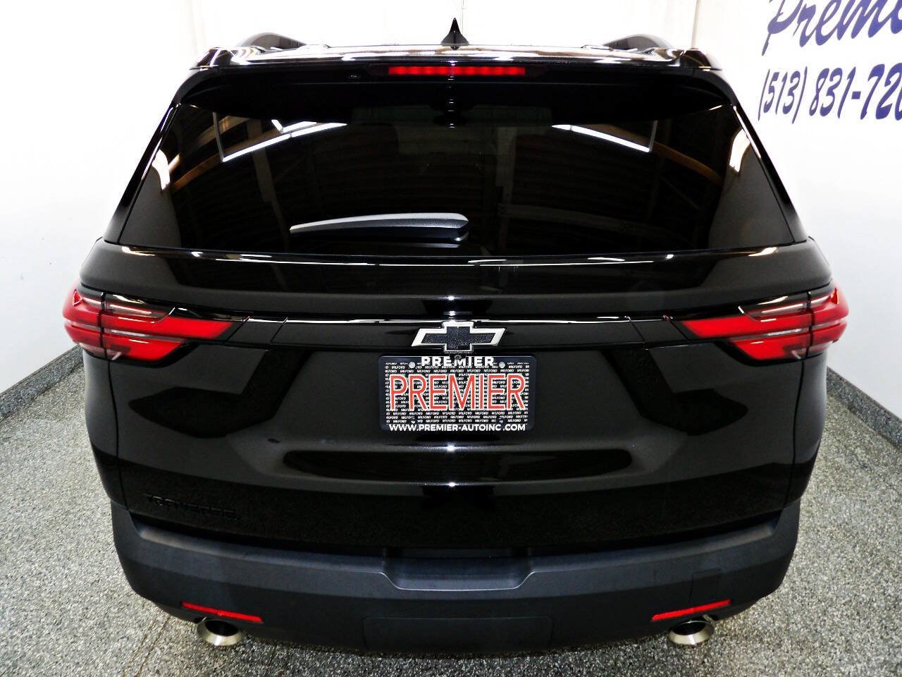 Used 2022 Chevrolet Traverse LS w/ Midnight/Sport Edition FWD image 5