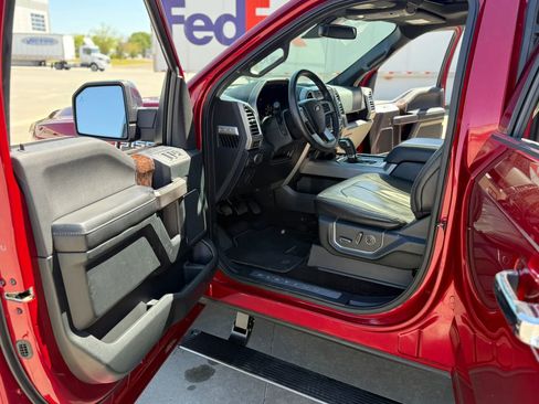 Used 2016 Ford F150 Platinum w/ Equipment Group 701A Luxury image 22