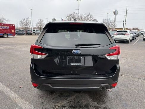 Used 2020 Subaru Forester Premium image 8