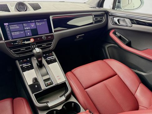 Certified 2025 Porsche Macan image 27