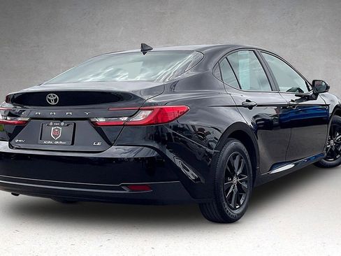 Used 2025 Toyota Camry LE image 31