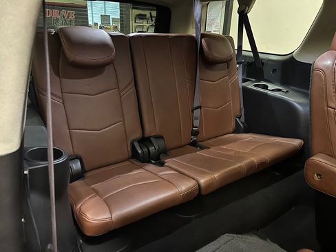 Used 2015 Cadillac Escalade ESV Luxury image 33