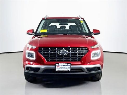 Used 2025 Hyundai Venue Limited image 11