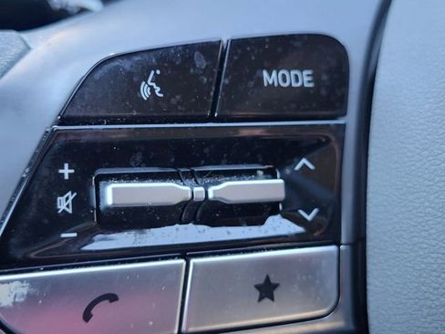 Used 2024 Hyundai Elantra SE image 11