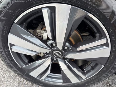 Used 2023 Nissan Rogue SL image 9