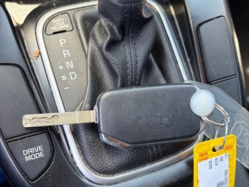 Used 2020 Kia Soul S FWD image 12
