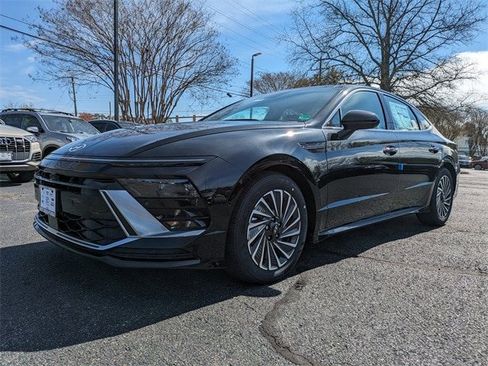 New 2025 Hyundai Sonata Limited image 8