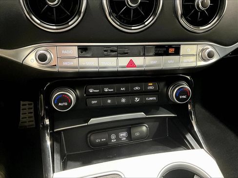 Used 2018 Kia Stinger GT2 AWD/4WD image 31