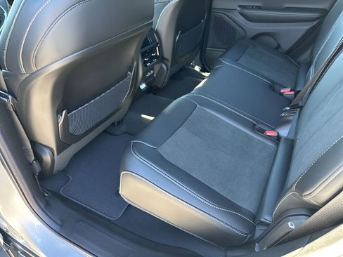 New 2025 Jeep Grand Cherokee Altitude image 19