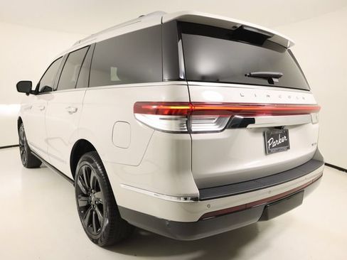 Used 2024 Lincoln Navigator Reserve AWD/4WD image 3