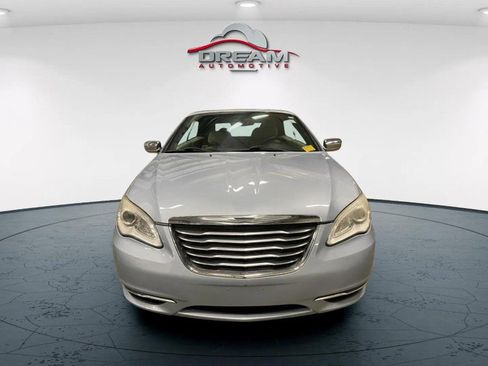 Used 2013 Chrysler 200 Limited FWD image 3