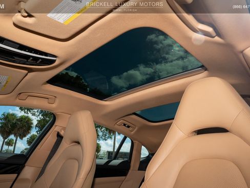 Used 2022 Porsche Panamera image 27
