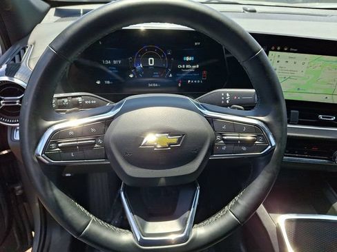 Used 2025 Chevrolet Equinox LT FWD image 14