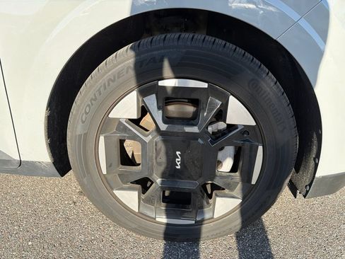 Certified 2025 Kia Carnival EX FWD image 26