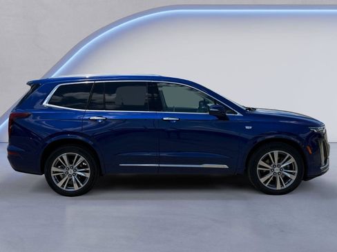 Used 2023 Cadillac XT6 Premium Luxury AWD/4WD image 2