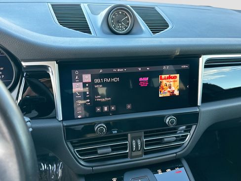 Used 2022 Porsche Macan image 13