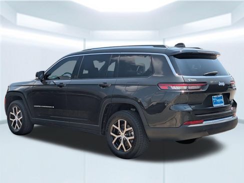 Used 2023 Jeep Grand Cherokee L Limited w/ Luxury Tech Group II RWD image 3