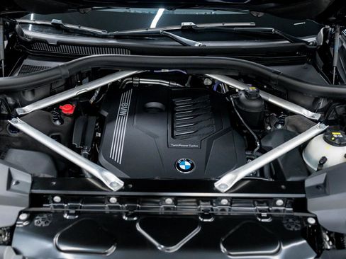 Used 2022 BMW X7 xDrive40i w/ M Sport Package AWD/4WD image 91