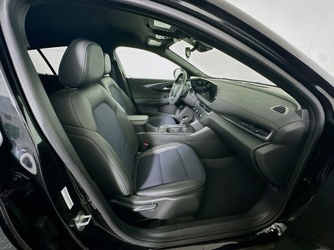 Used 2025 Buick Envista Preferred FWD image 30