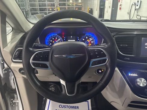 Used 2021 Chrysler Voyager Lxi image 16