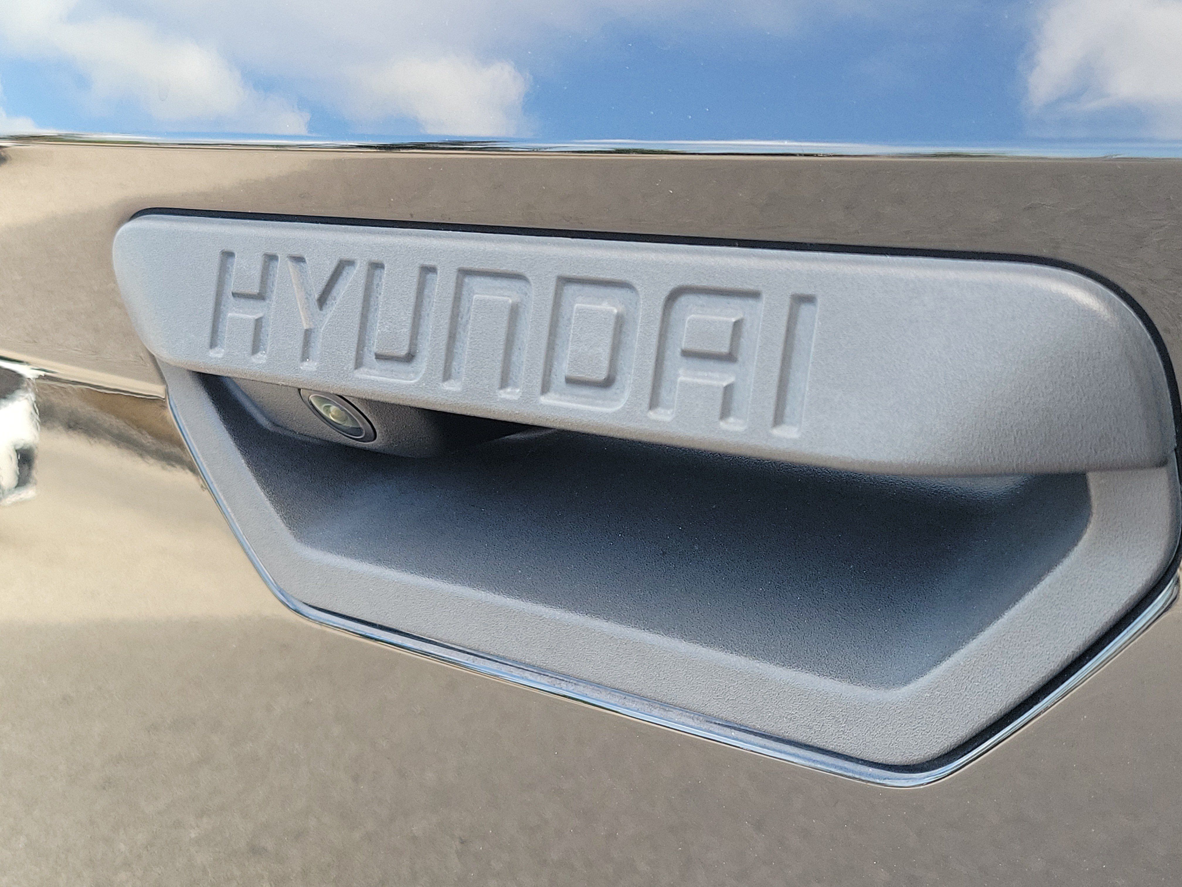 Used 2022 Hyundai Santa Cruz SEL w/ Activity Package FWD image 7