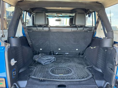 Used 2016 Jeep Wrangler Unlimited Rubicon w/ Connectivity Group image 34