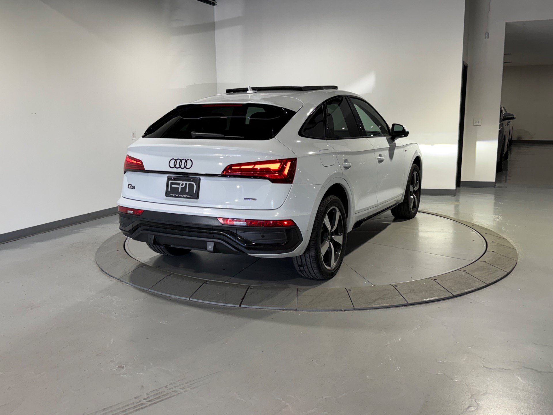 Used 2023 Audi Q5 2.0T Premium Plus w/ Premium Plus Package AWD/4WD image 12
