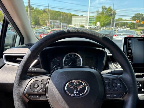 Used 2020 Toyota Corolla LE FWD image 9